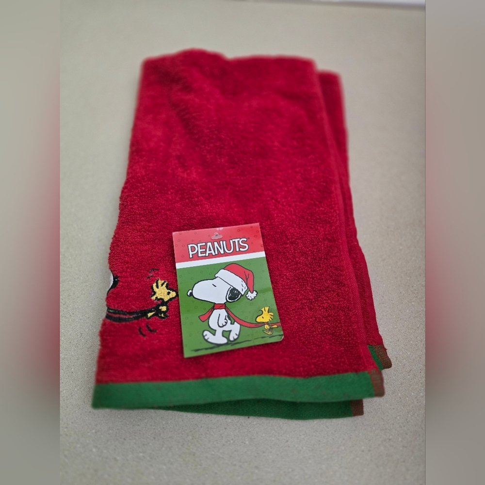Peanuts Red Hand Towel with Snoopy Design 16"×26"